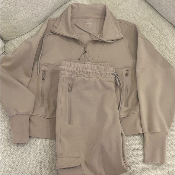 Old Navy Tan Set - Picture 6 of 7